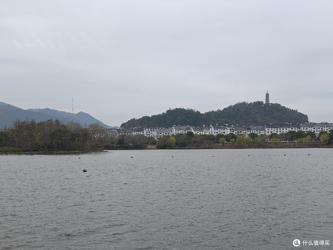 阴天的灵湖