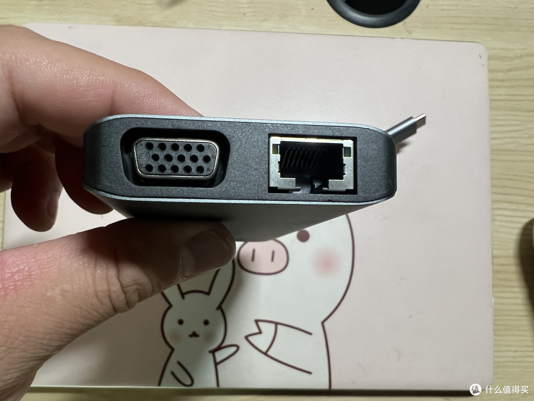 联想扩展坞功能强大，但是没必要为了凑数，强加上一些低频使用的接口