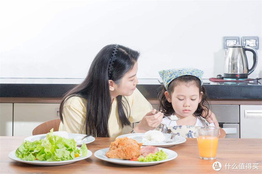 春季补钙正当时，这些补钙误区父母们别再踩了，附宝宝每天需钙量