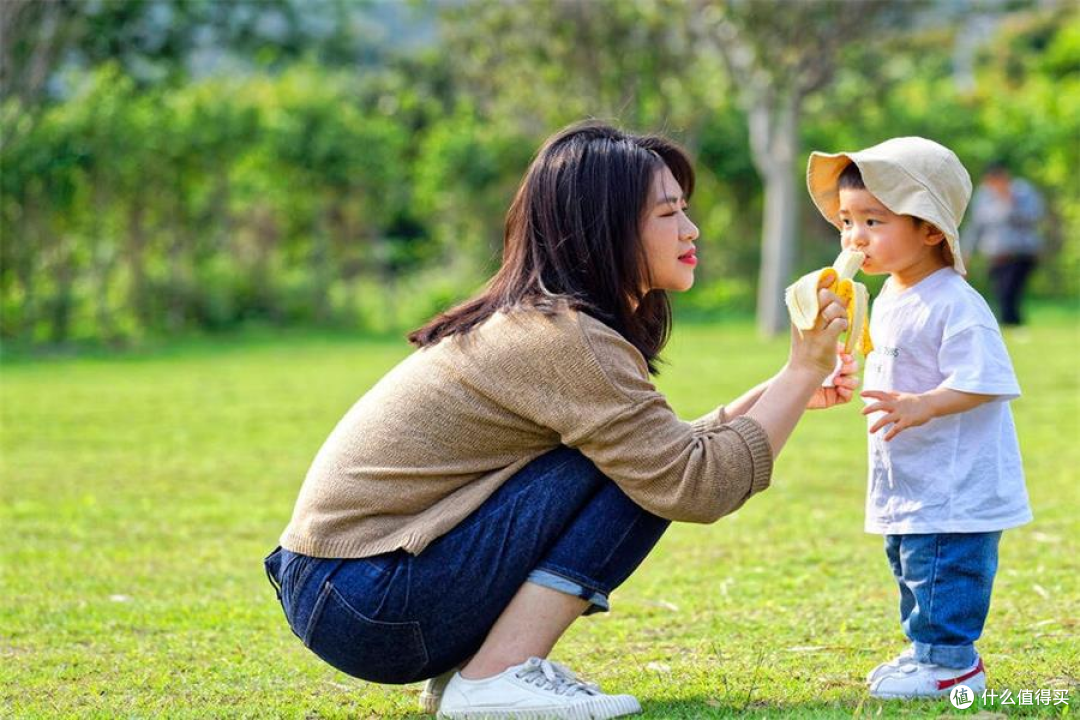 春季补钙正当时，这些补钙误区父母们别再踩了，附宝宝每天需钙量