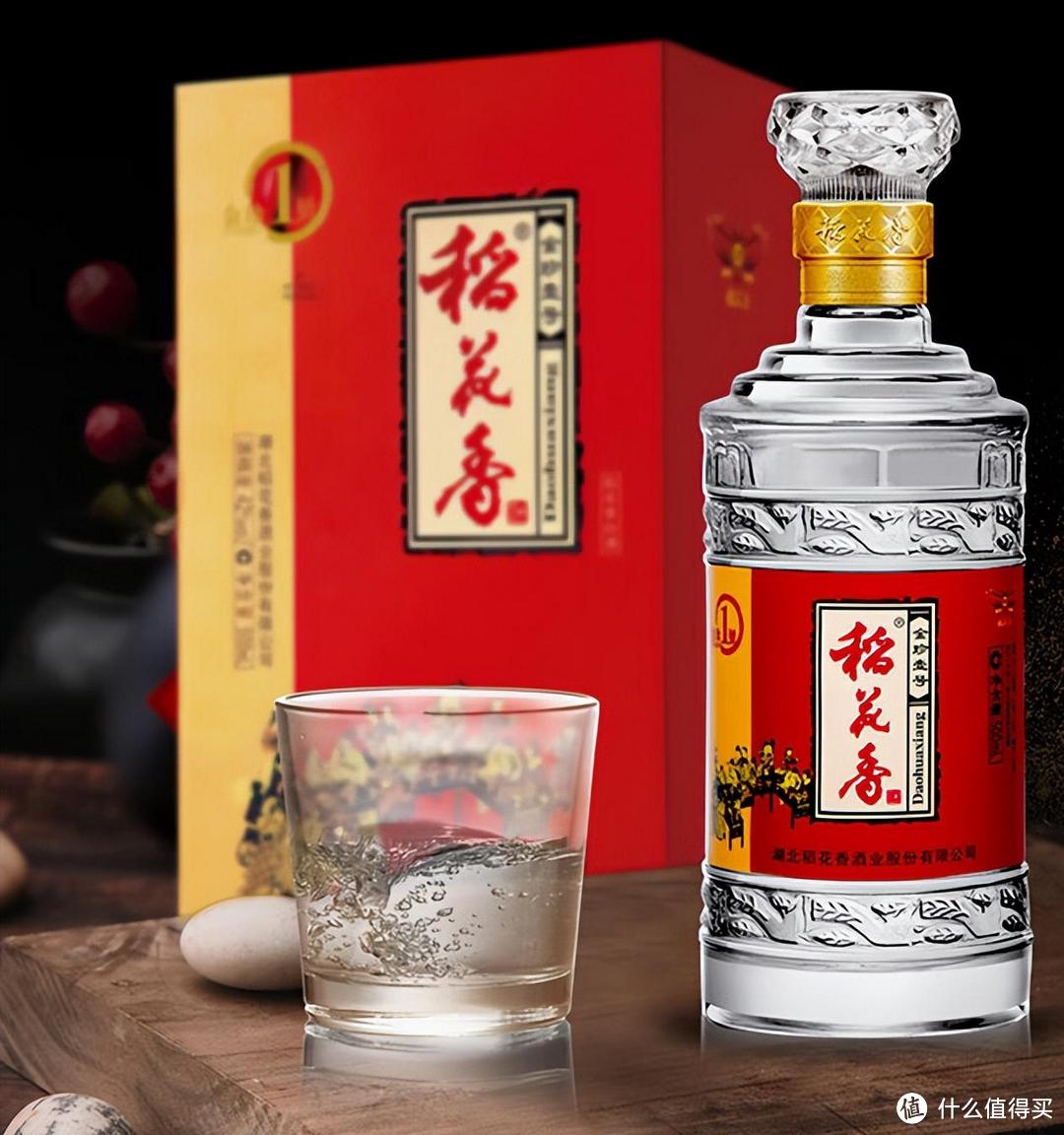 6,是兼香型,也是他们的低端口粮款黄鹤楼,是中国十七大名酒之一规格