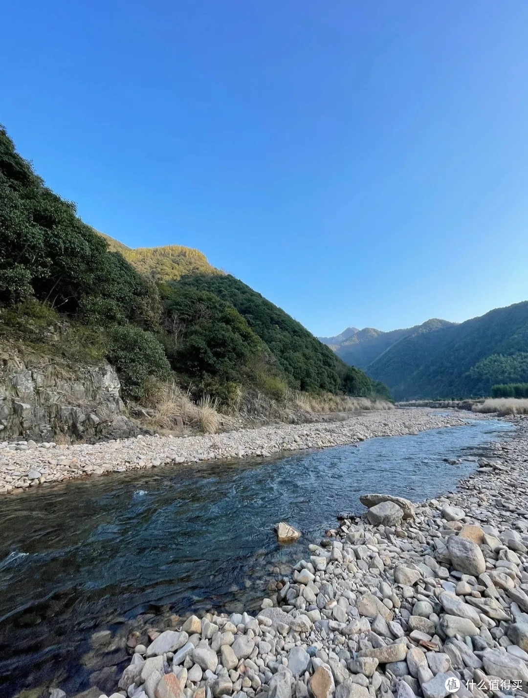 好山好水好风光，静谧山水好露营	