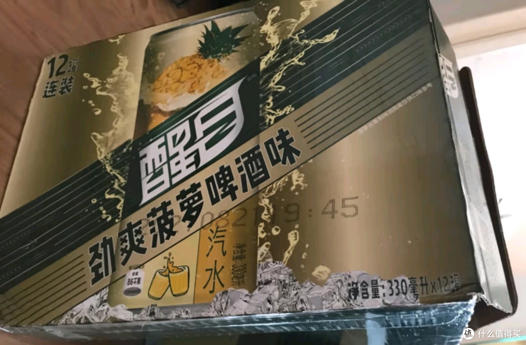 夏日必尝，醒目菠萝啤酒味汽水聚会诱惑