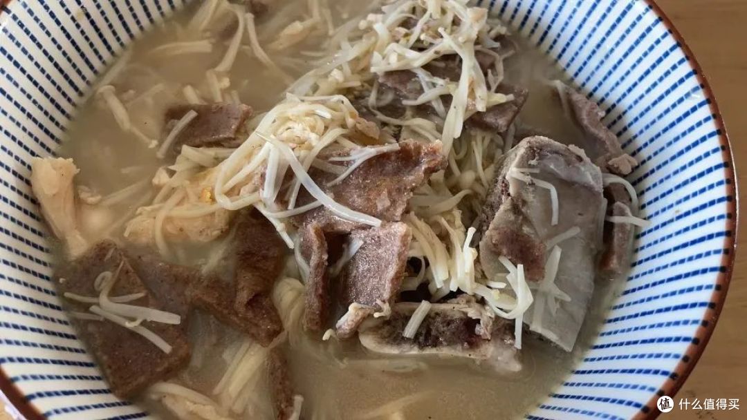 做饭糊弄学最近火了!这届年轻人在做一种很新的饭,别说还真不错!
