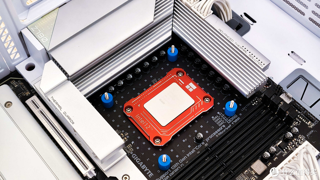 经典对决！12代酷睿i5 12490F单核性能和软件优化上实力碾压AMD锐龙5 7500F