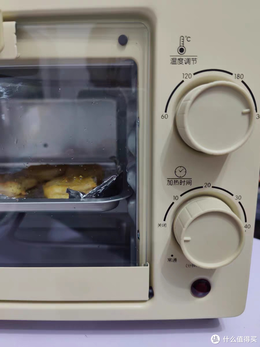 小熊电烤箱：烘焙达人的理想之选