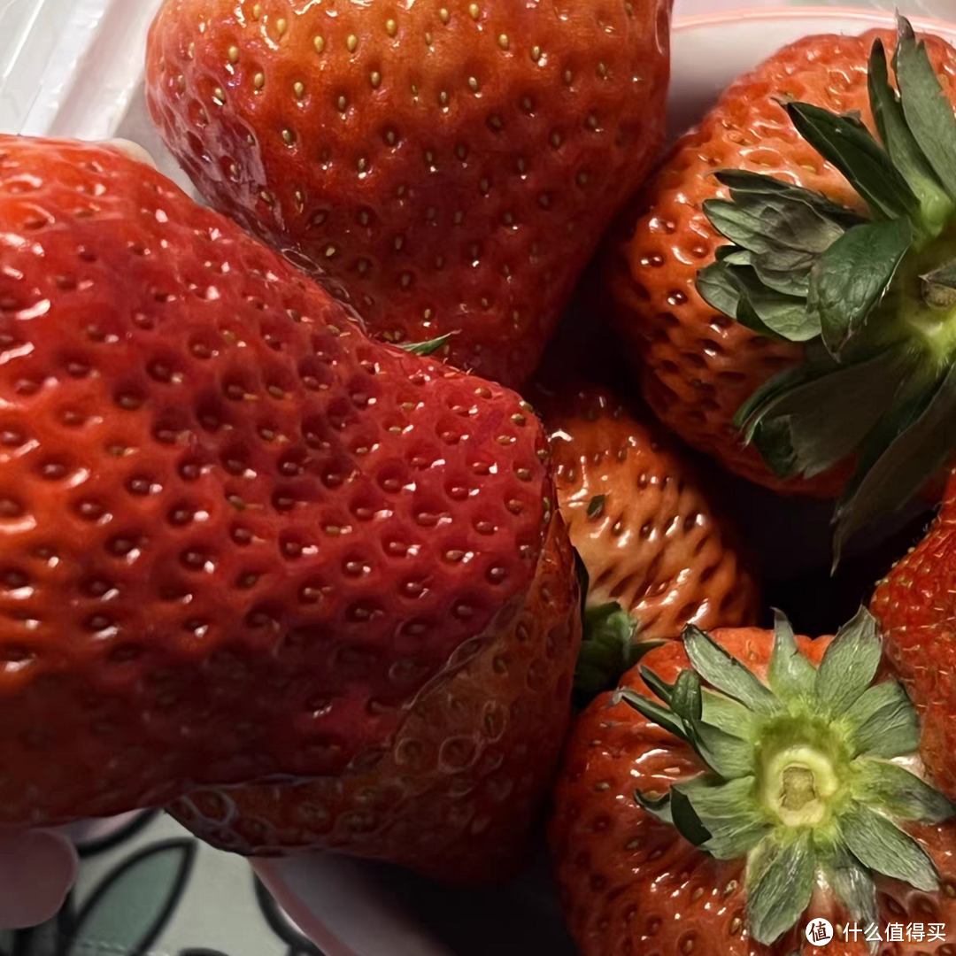新鲜又美味的草莓，春季必备的时令水果