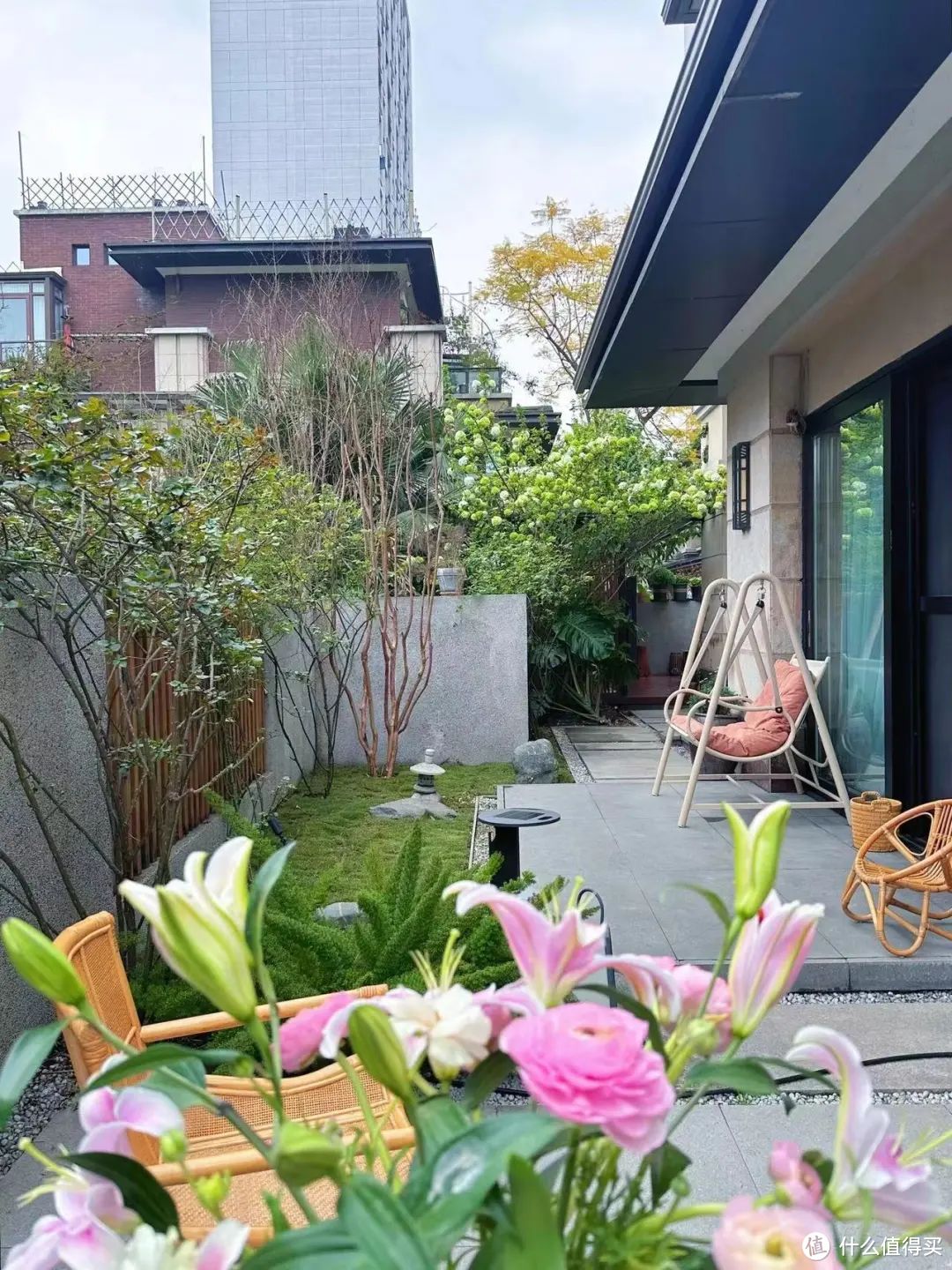 上海一女主把院子装成休息区，亲戚都纷纷点赞：是春天该有的样子