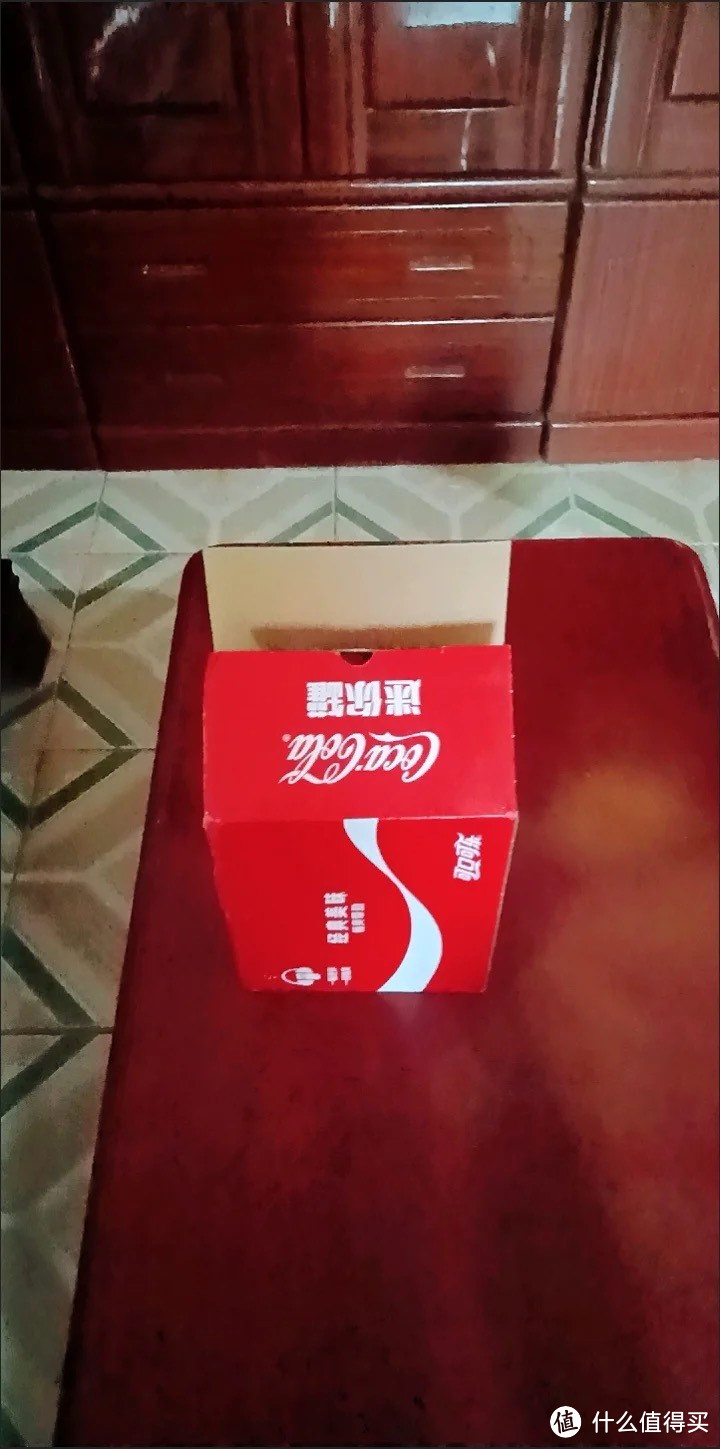 ￼￼可口可乐（Coca-Cola）汽水 碳酸饮料 200ml*24罐  迷你摩登罐 新老包装随机发货￼￼