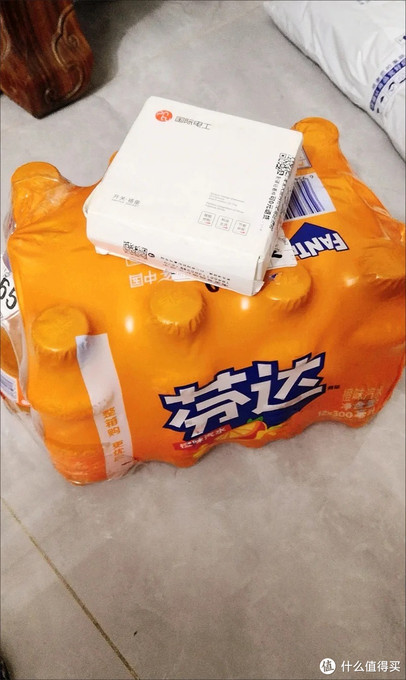 ￼￼可口可乐（Coca-Cola）芬达 Fanta 橙味汽水碳酸饮料300ml*12瓶 整箱装新老包装随机发货￼￼