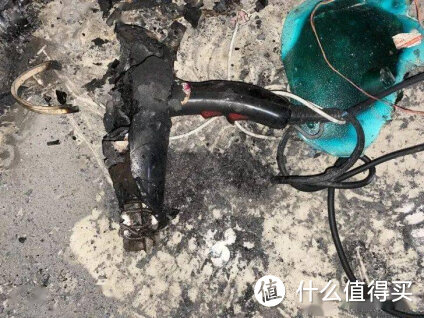 头发粗糙、纠缠打结？警惕四大电吹风槽点害处！