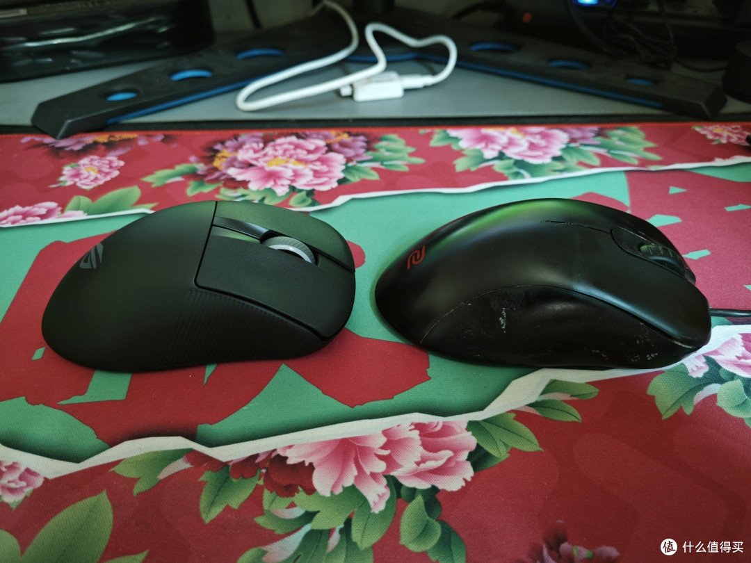 最强中小手游戏鼠？ROG 月刃2 ACE 三模无线游戏鼠标轻体验