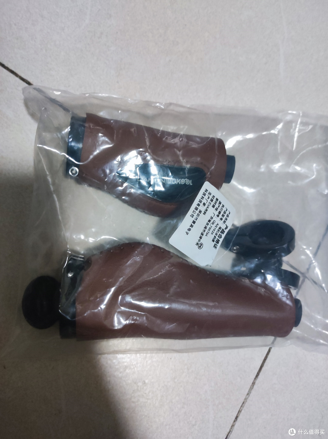而大行dahon折叠自行车的皮革复古把套,更是为这款自行车增添了一份