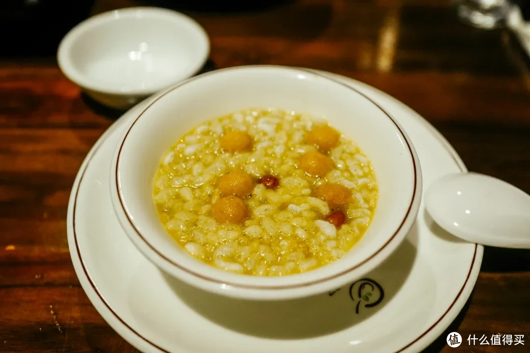 二者一甜一咸,金丝饼的外层是能吃到拉丝感的,内里非常软糯,最里层是