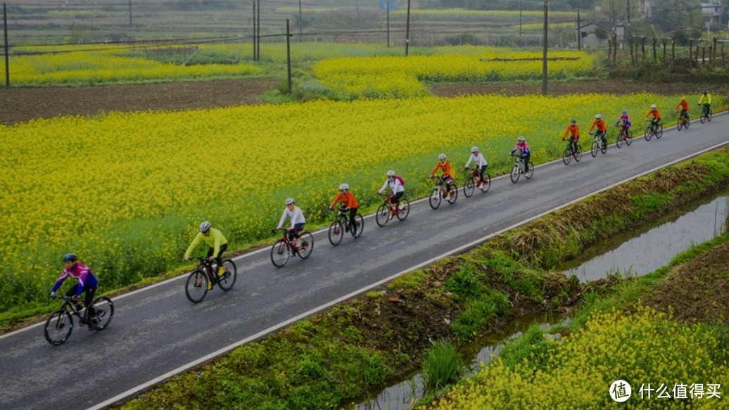点燃梦想，春日骑行踏春之旅：喜德盛山地自行车英雄 300 青春版