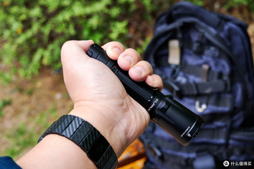 专业赛道里的快反战将,凯瑞兹XT11GT Pro战术强光手电上手
