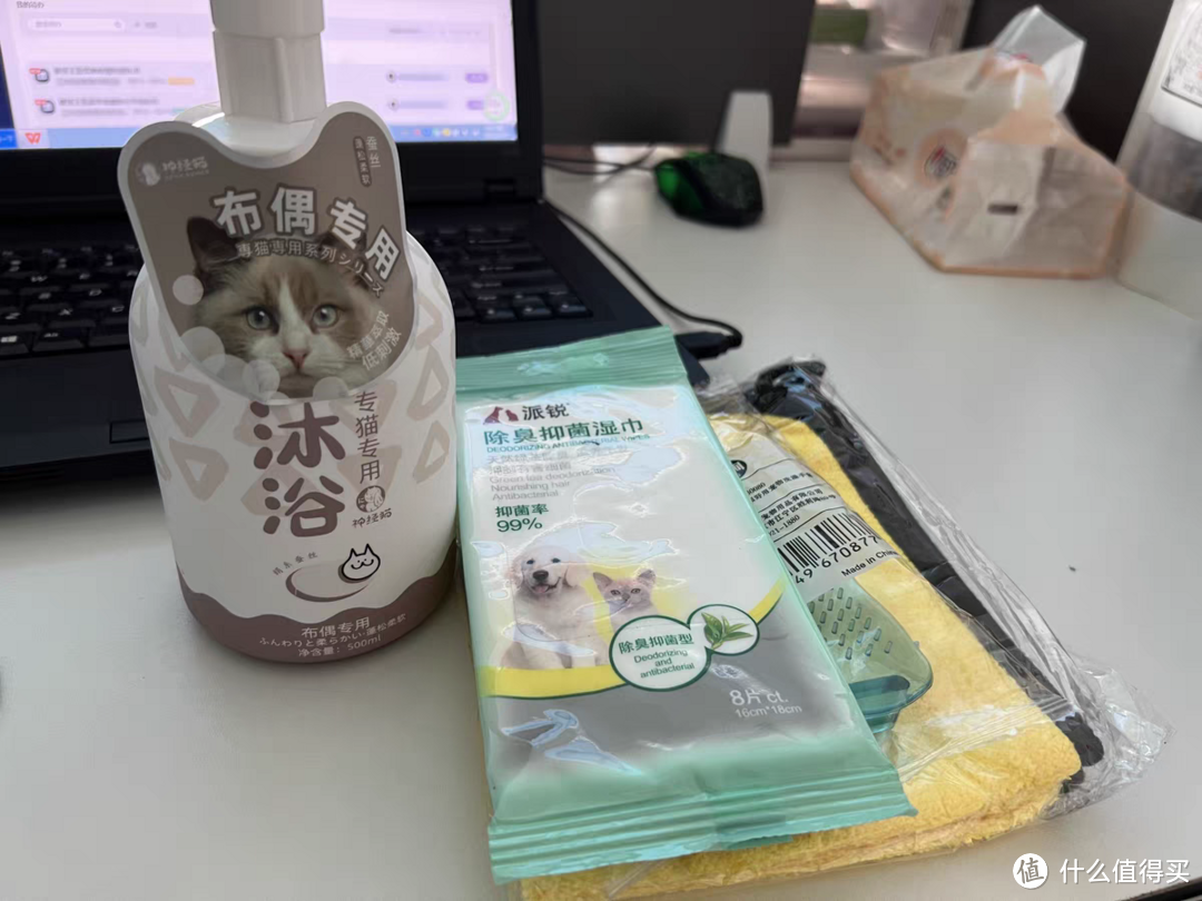 给小猫洗澡的时候还得用护毛素