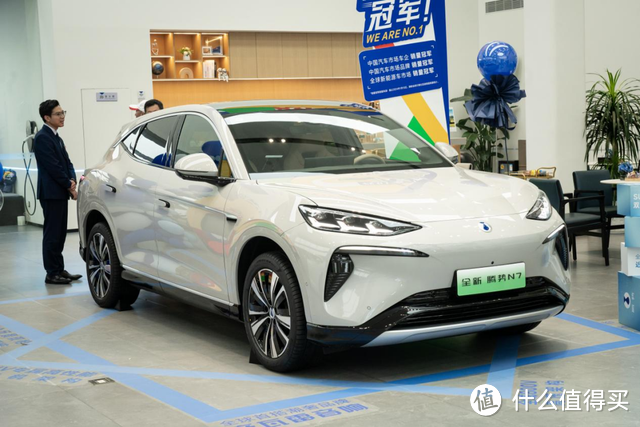 腾势N7豪华SUV：智能、舒适、安全的完美结合，家庭用车首选！