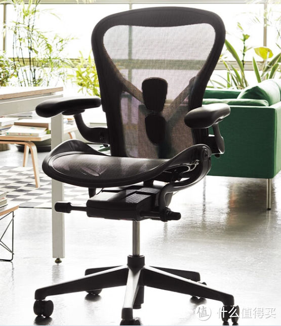 人到中年，必须对自己好一点，准备一把很高大上的人体工学椅——Herman Miller Aeron Chair