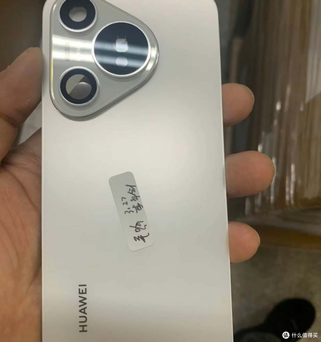 有点丑!华为P70 标准版爆出:三角镜头组设计,无发布会直接上线