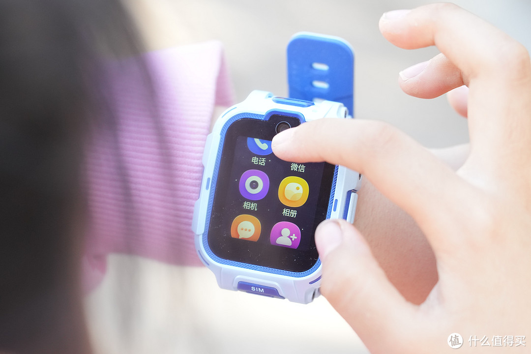 有问必答！它不仅是一块儿童手表，还是一名AI小助手！360儿童电话手表11X AI版，有不懂的问它就可以！