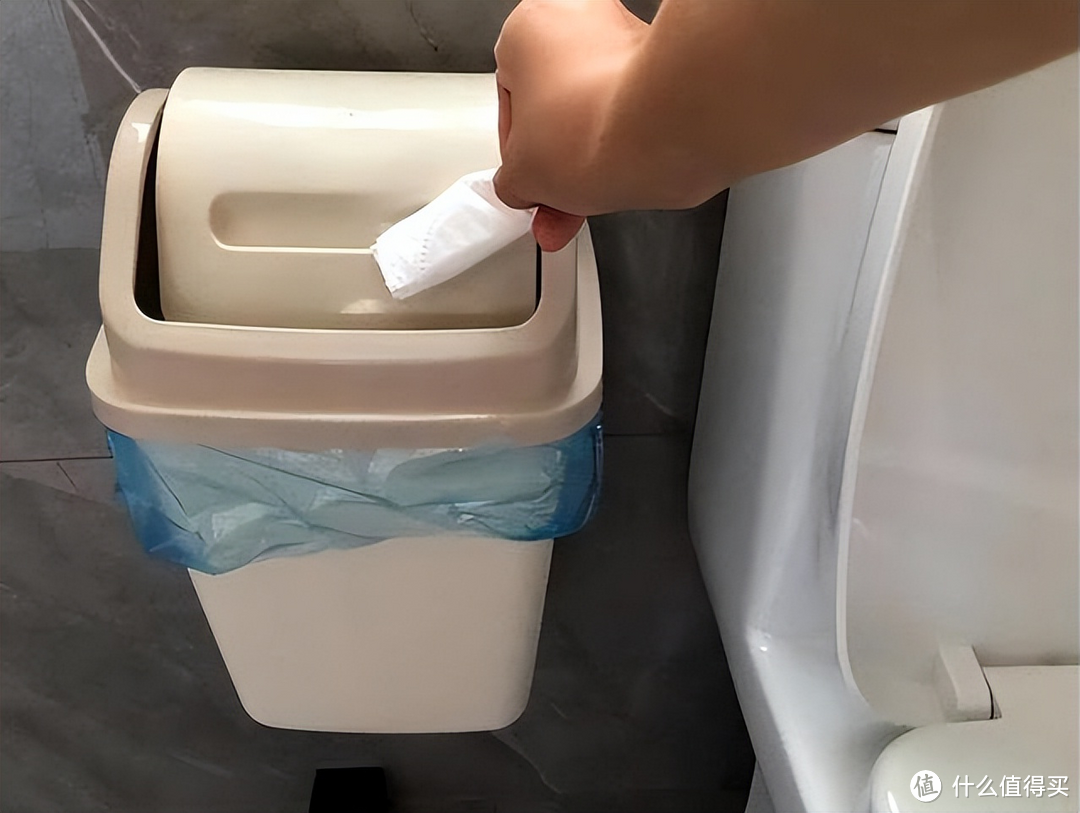 厕纸该“丢纸篓”还是“冲走”？差别很大，你可能一直都做错了！