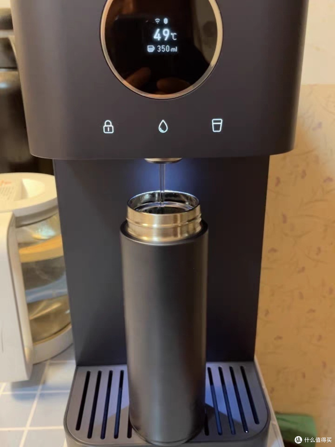 小米米家台式净饮机智享版凭借其反渗透净水技术,即热即饮的特点,智能
