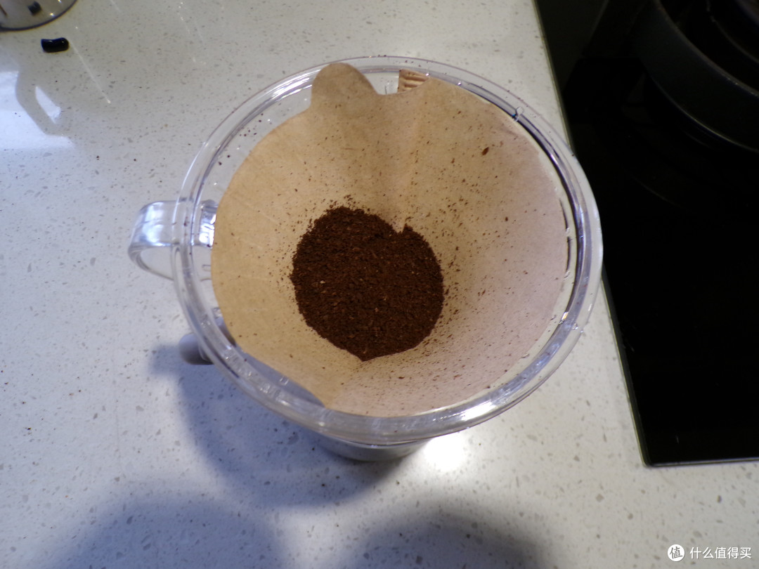 摆入滤纸、滤杯