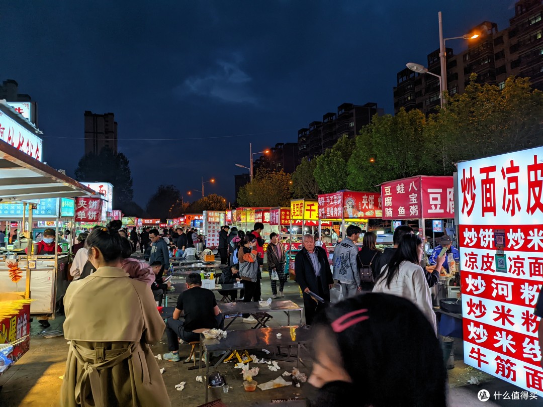 小吃街上，牌面并没有出现过爆，三方相机YYds