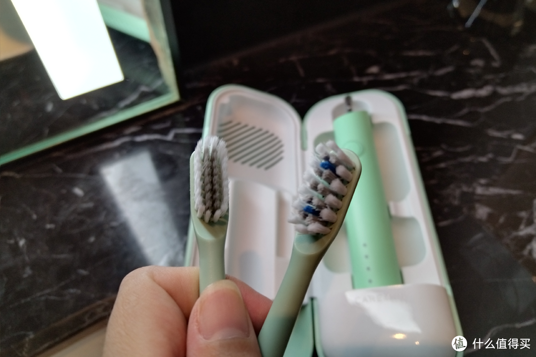 出行必备——简约磁吸式收纳，便携轻松携带，舒摩斯欧拉电动牙刷，让你时刻健康美丽！