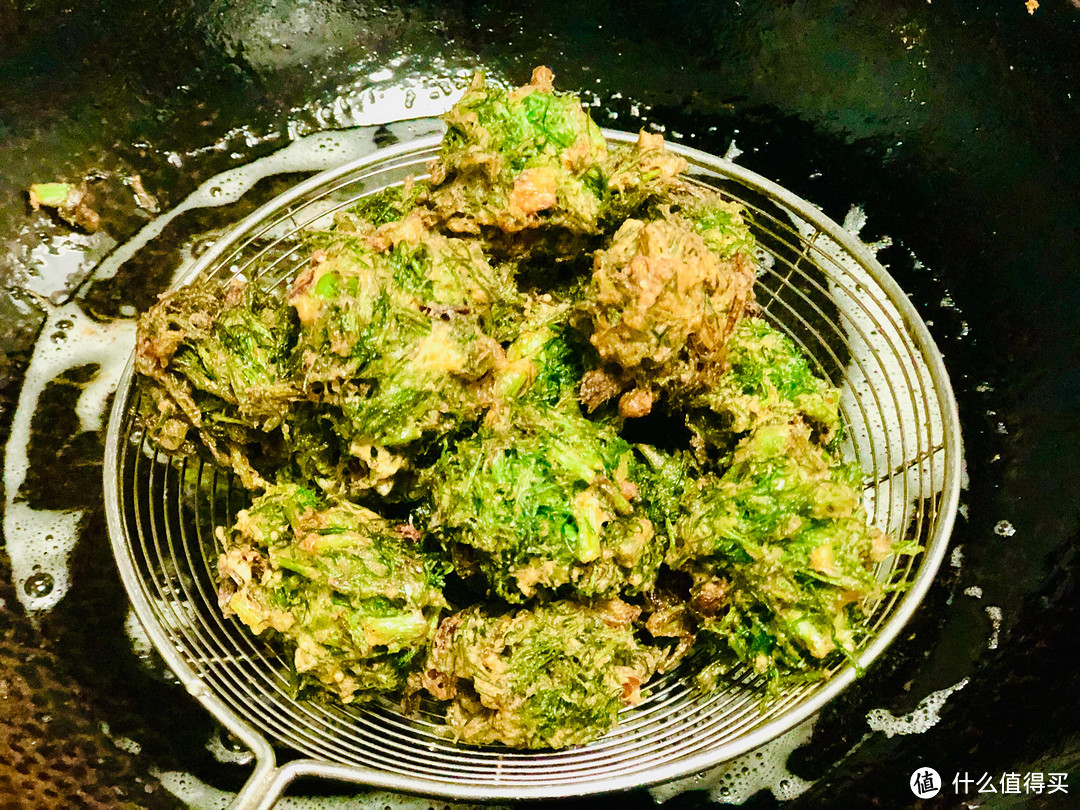 这菜浑身都是宝，菜市场遇到我从不还价，清香脆嫩营养丰富，炸丸子特别香，不懂吃太可惜！