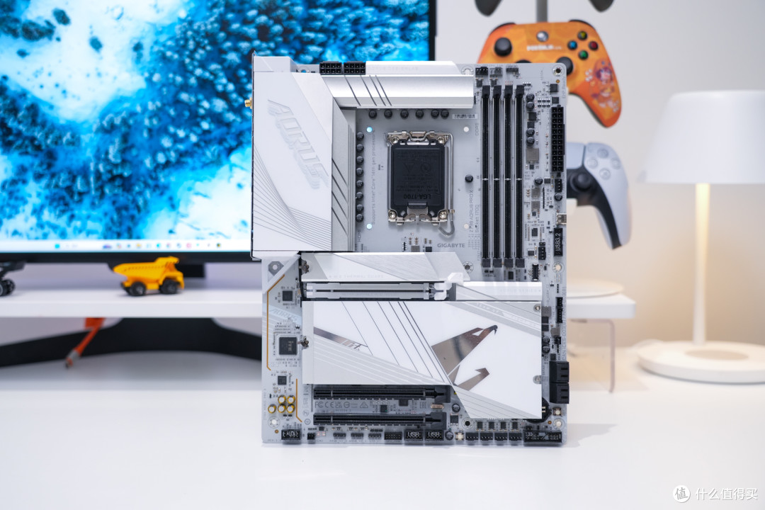 14700K+4070TiSUPER,纯白白色鱼缸机箱装机体验怎么样?