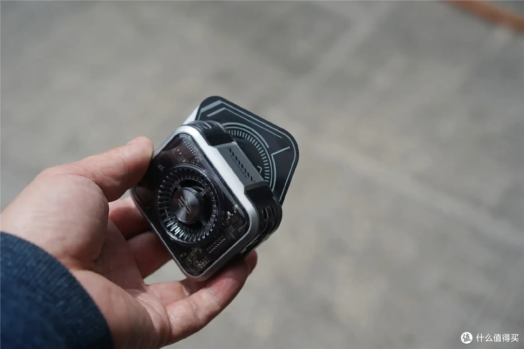 红魔散热器5Pro:36W高效大功率,手游爱好者的大杀器