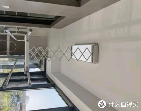 京东京造智能电动晾衣架，让阳台变身时尚晾晒区！