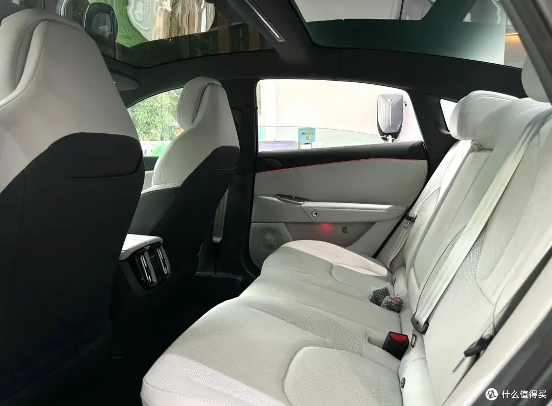 应该还有低配车型推出,极狐阿尔法S5开启预售19.98万元起