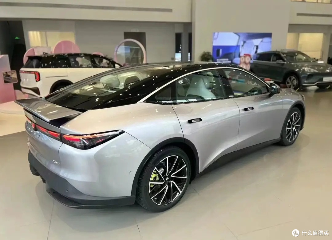 应该还有低配车型推出,极狐阿尔法S5开启预售19.98万元起