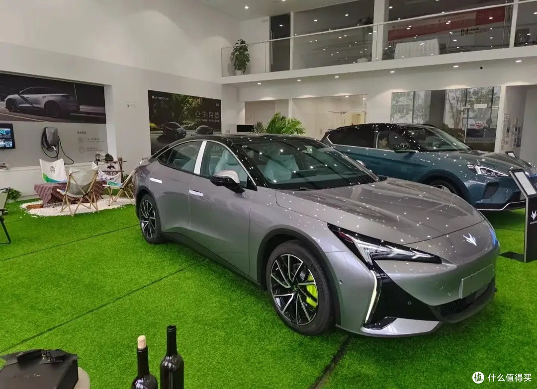 应该还有低配车型推出,极狐阿尔法S5开启预售19.98万元起