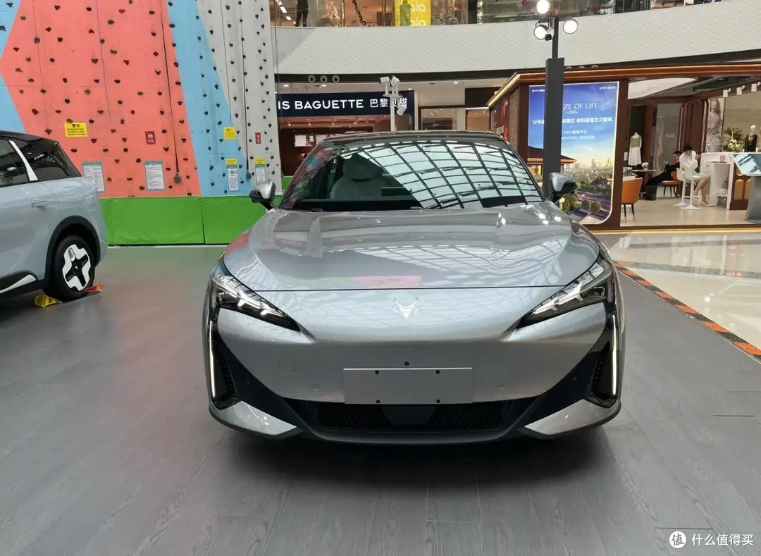 应该还有低配车型推出,极狐阿尔法S5开启预售19.98万元起