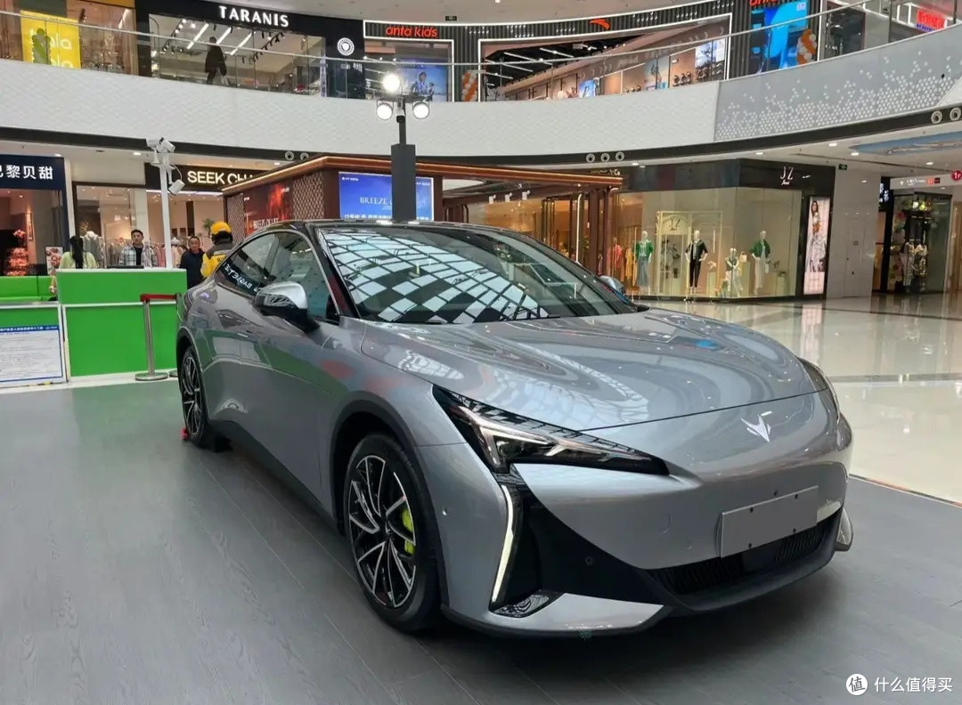 应该还有低配车型推出,极狐阿尔法S5开启预售19.98万元起
