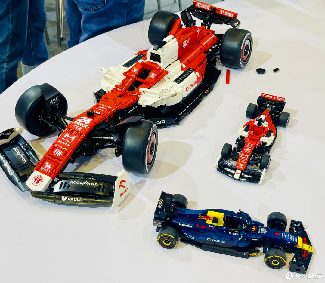 星辉威武,推出红牛车队授权1:8比例的RB19,F1赛车积木