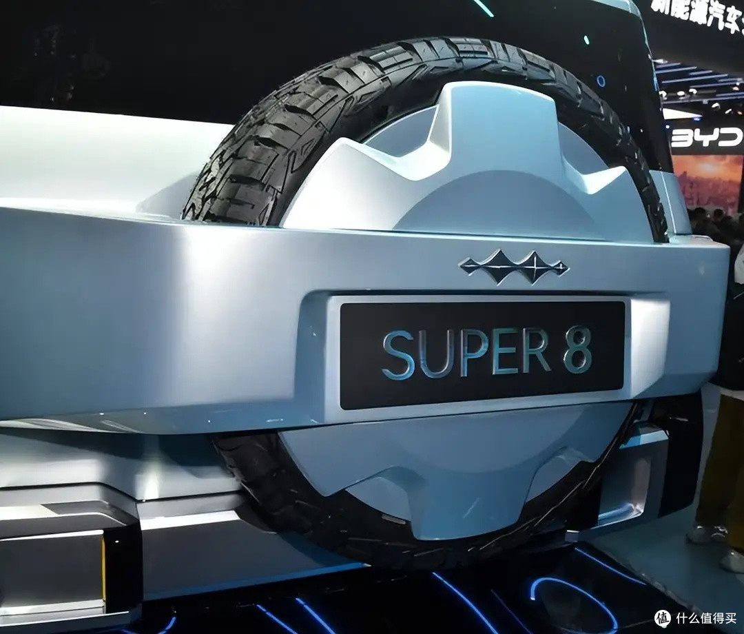 国产"悍马h2",车长5200mm,方盒子车身 外挂式备胎,油耗7.8l