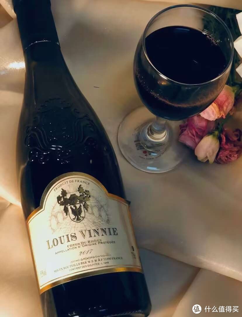 一人独居夜晚的小酌,卸下疲惫享受微醺时刻