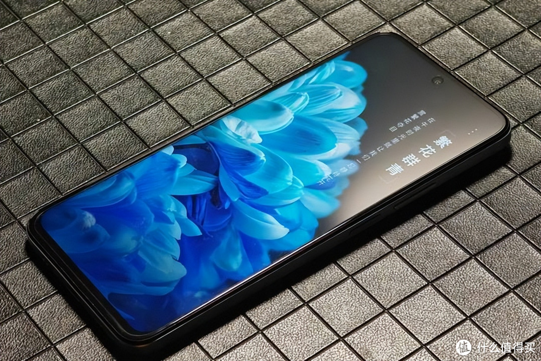 荣耀开启"降价模式",6000mah 850nit高亮屏 5000万,仅999元!