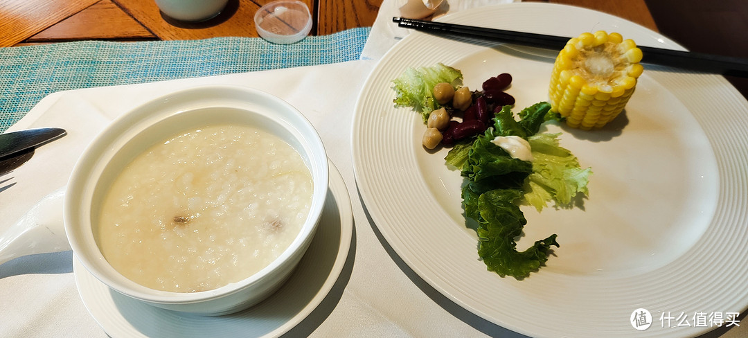 牛肉粥+生菜鹰嘴豆红芸豆+玉米