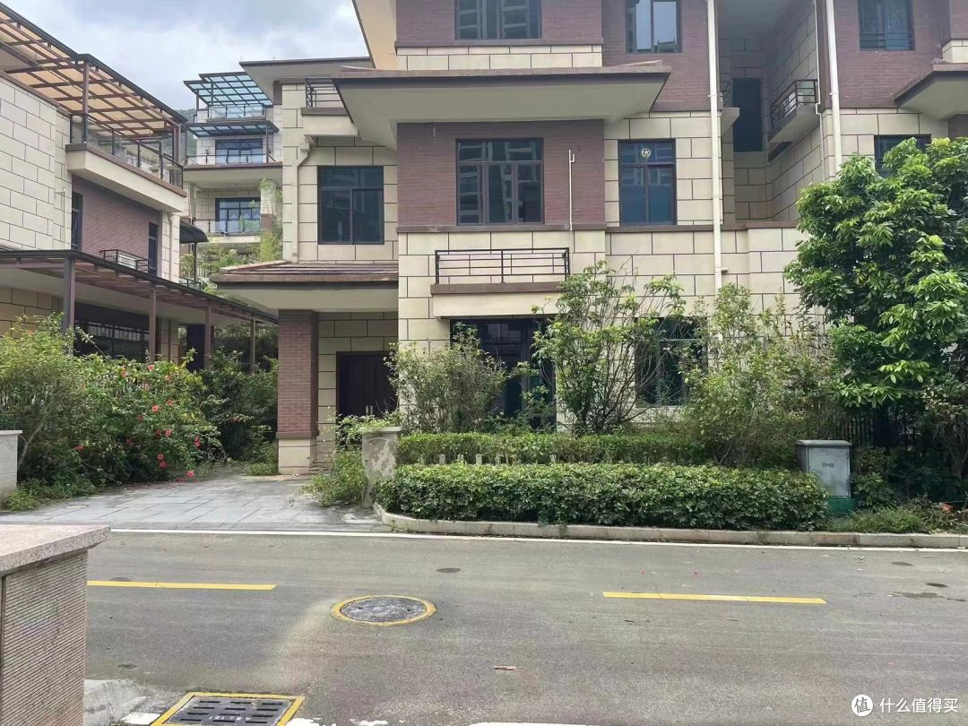别墅不“香”了?有钱人纷纷逃离“别墅”,只因这4个坑实在难忍