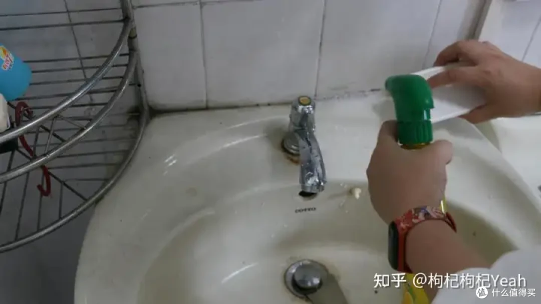 老房改造| 厨卫潮湿发霉怎么办?全屋收边的除霉密封胶怎么选?手把手教会你打胶!