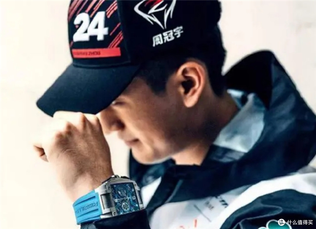 F1中国赛刚结束,来聊聊上海“男小伟”周冠宇的有趣代言