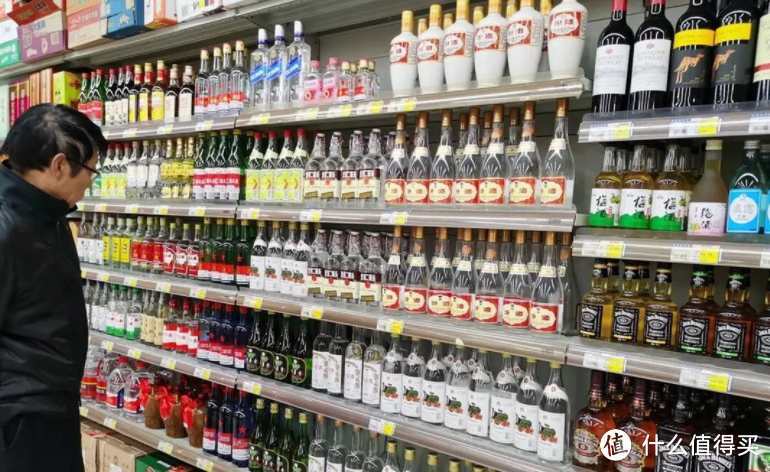 超市里的4款“裸瓶”酒，行家经常买，价格还不贵，值得囤起来