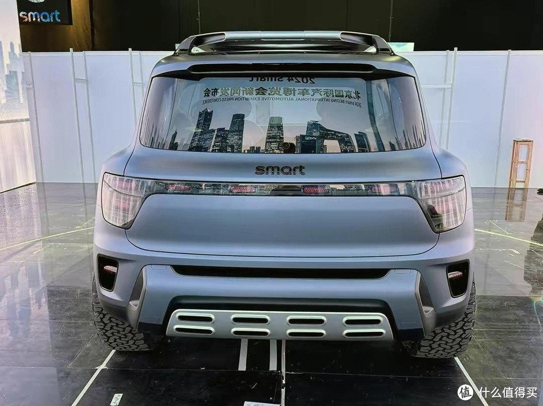 新款smart SUV实车亮相，全新设计风格，2+2座椅，续航700km