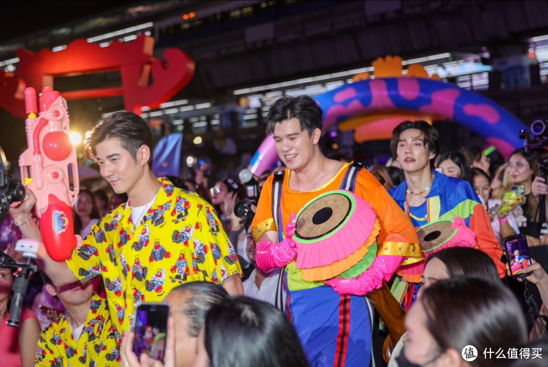 泰国泼水节：百丽宫商场打造夏季主题庆祝泼水节，非常壮观，来泰旅游不要错过！